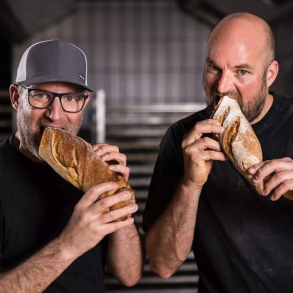 Brot und Brüder Portraitaufnahme